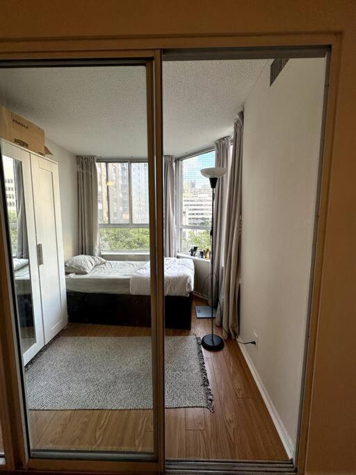 Best Location In Downtown- Walking To Eaton Centre, Nathan Phillips Square, Yonge-Dundas, Ikea,Transit Toronto Ngoại thất bức ảnh